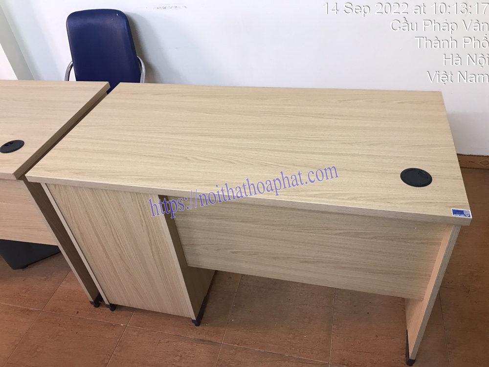 Hình ảnh thực tế bàn làm việc AT120SHL3C Hòa Phát được lắp đặt hoàn thiện