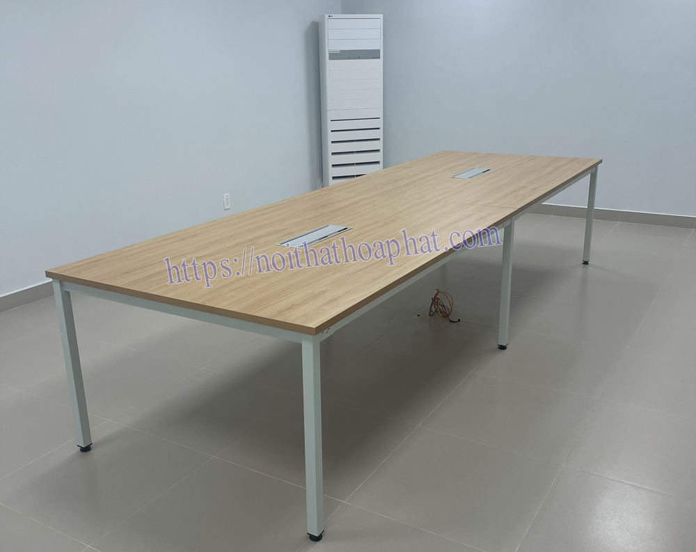 Thi công bàn họp chân sắt công ty TNHH SANGSHIN CENTRAL