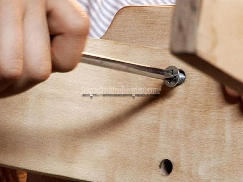 cách sửa bàn họp bị rung lắc