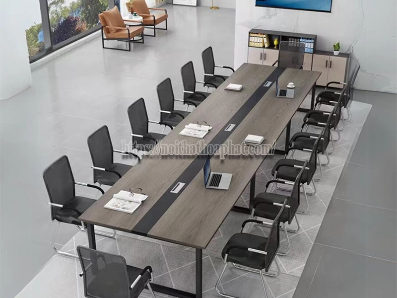 bàn họp chân sắt có bị rung không