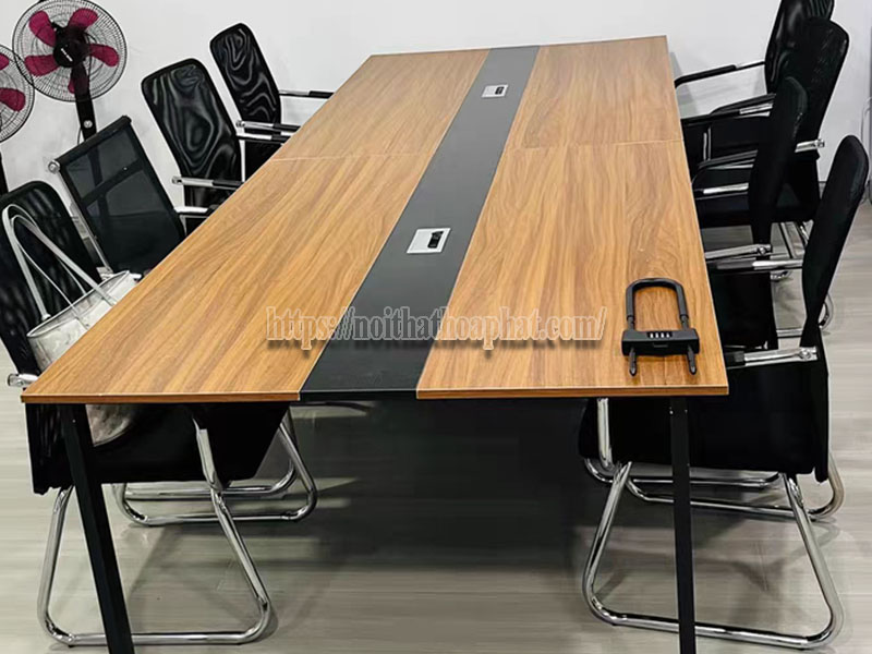 bàn họp chân sắt có bền không