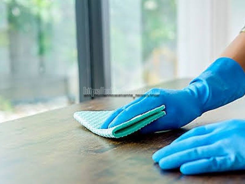 vệ sinh bàn họp gỗ melamine