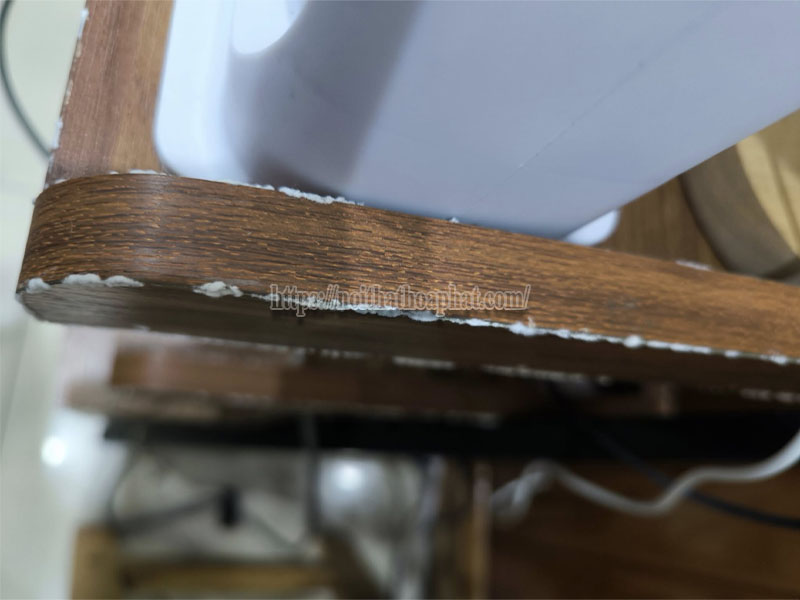 Bàn họp bị ẩm phải làm sao