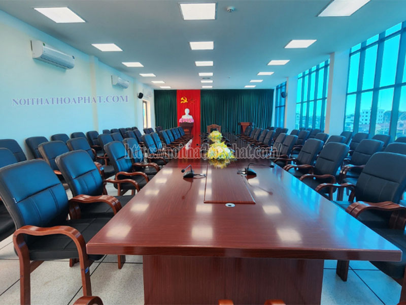 sắp xếp bàn ghế phòng họp hiện đại