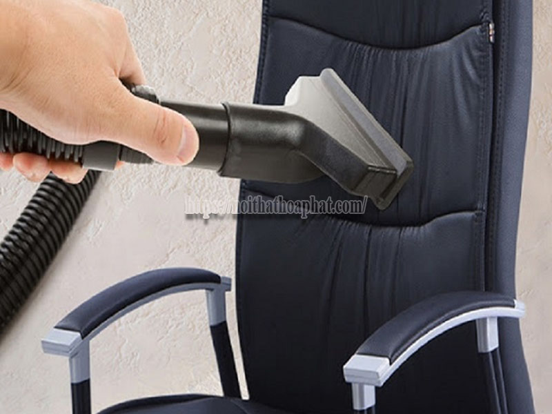 Vệ sinh ghế da văn phòng tại nhà