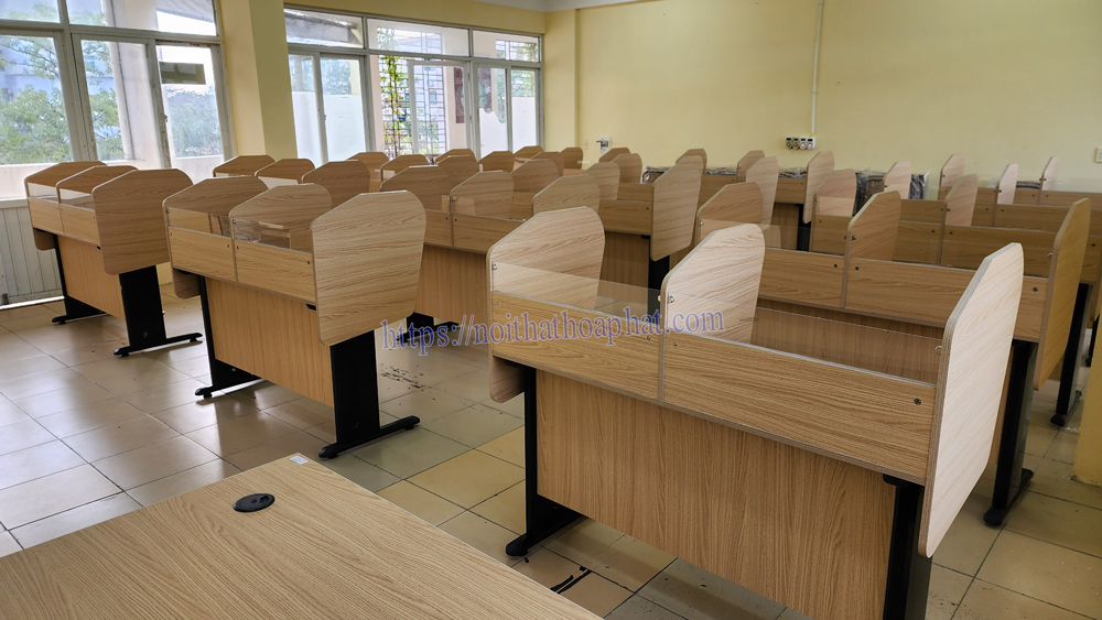 Cung cấp số lượng lớn bàn học tiếng anh
