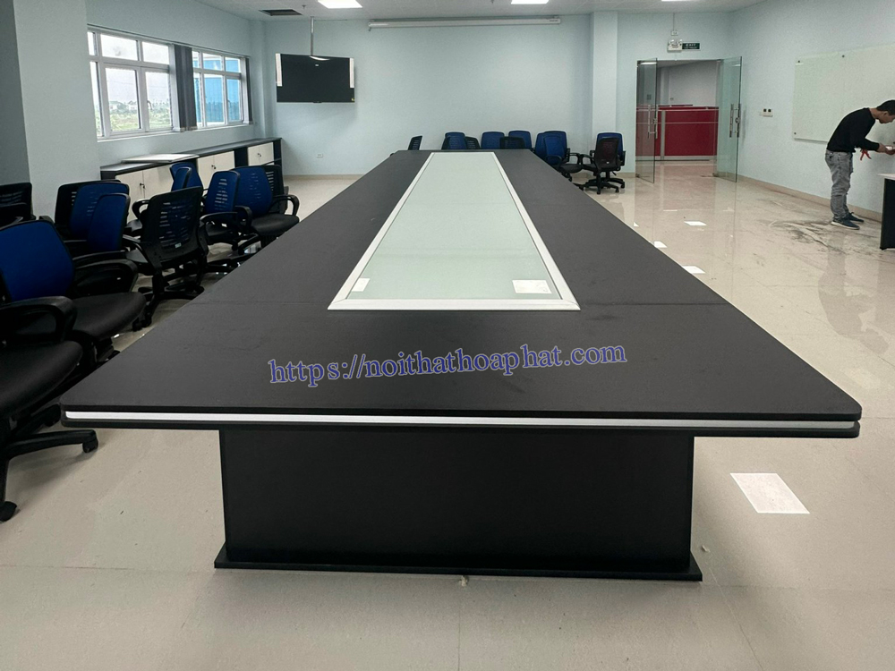 Nội thất phòng họp tại Công ty TNHH May Tinh Lợi