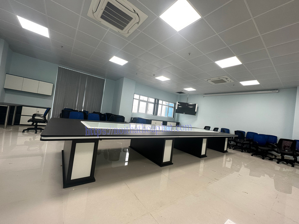 Bàn ghế phòng họp tại Công ty TNHH May Tinh Lợi
