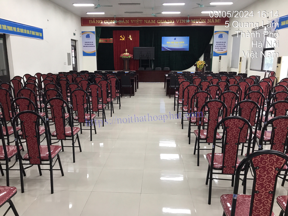Thi công bàn ghế hội trường cho UBND phường Phú Lãm	