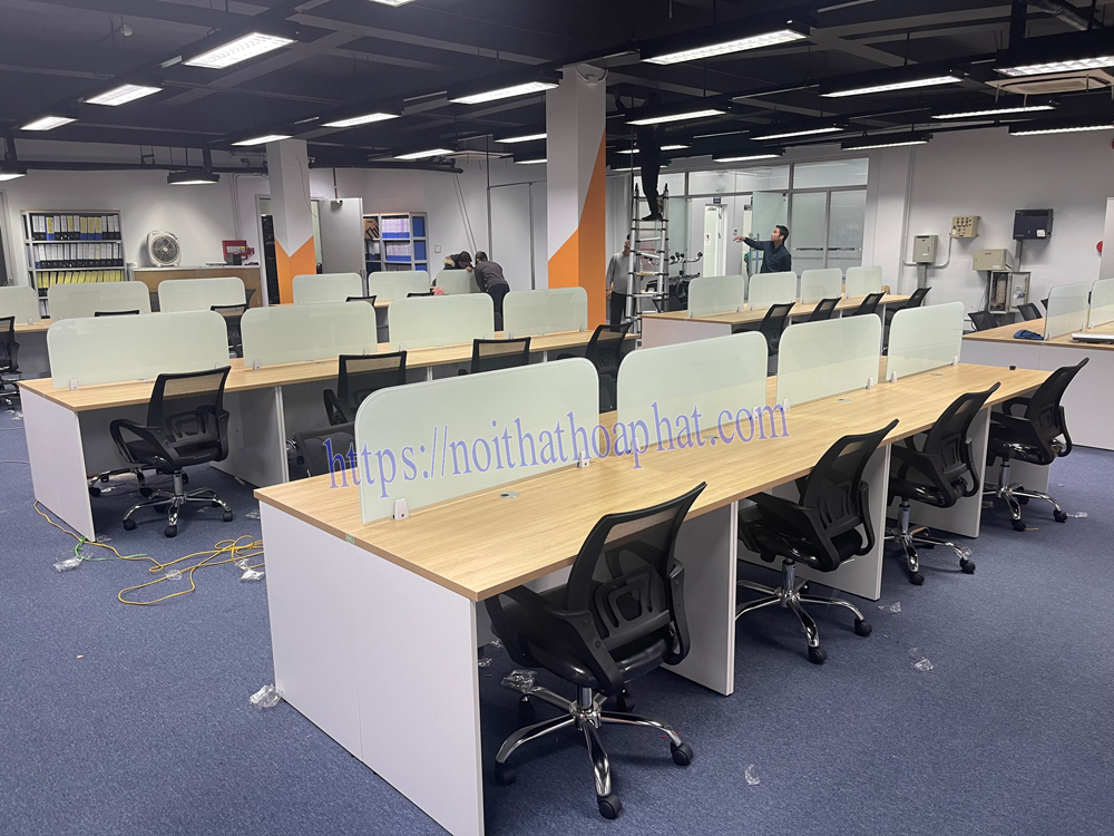 Cung cấp số lượng lớn bàn ghế văn phòng Hòa Phát 5
