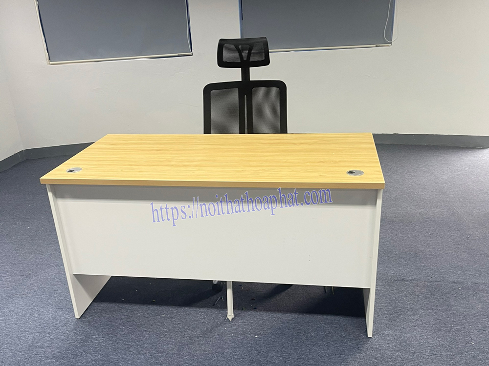 Cung cấp số lượng lớn bàn ghế văn phòng Hòa Phát 7
