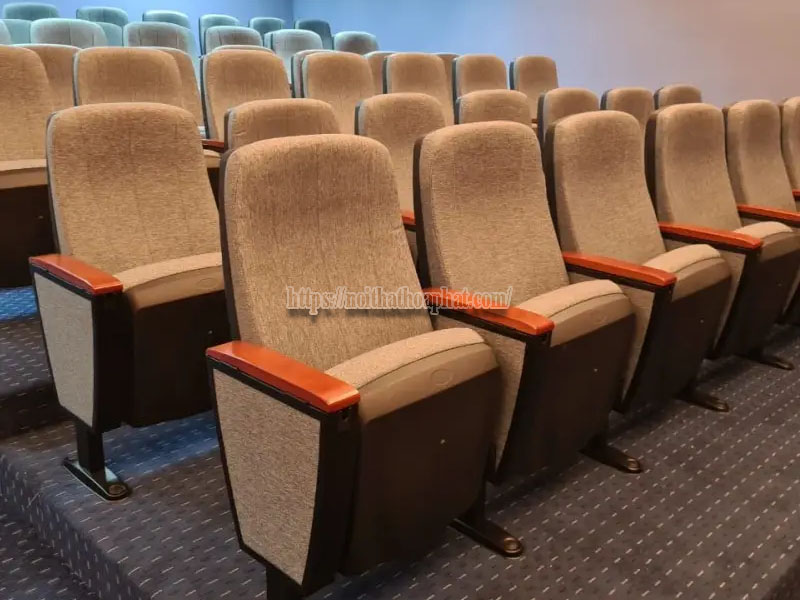 Nên chọn ghế hội trường nỉ hay da