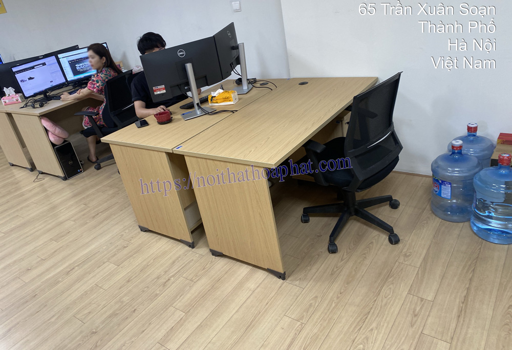 Hình ảnh thực tế bàn văn phòng Hòa Phát 1m4 AT140