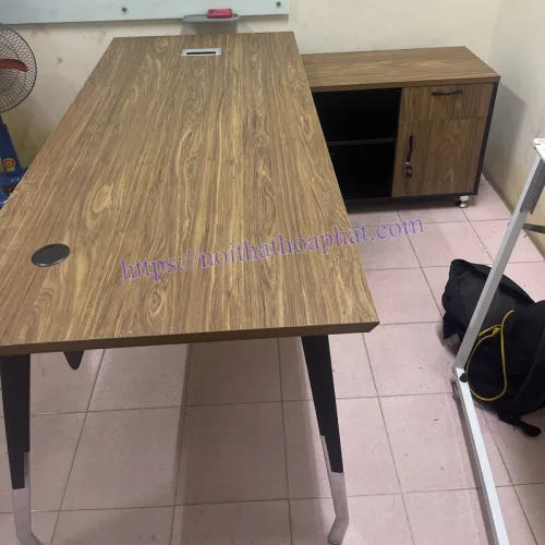 Hình ảnh thực tế bàn trưởng phòng 1m8 BRIP1880C15