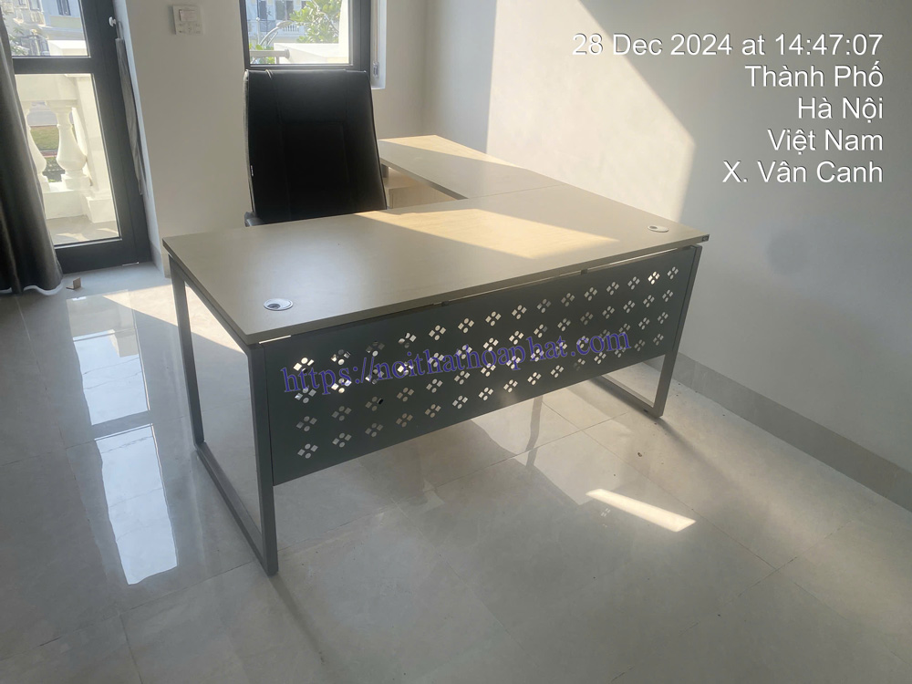Hình ảnh thực tế bàn làm việc 1m6 HR160C2Y1