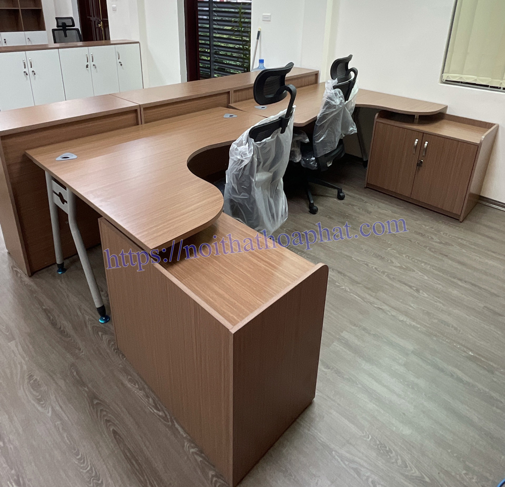 Cung cấp bàn làm việc chữ L + ghế xoay văn phòng tại huyện Phúc Thọ, Hà Nội
