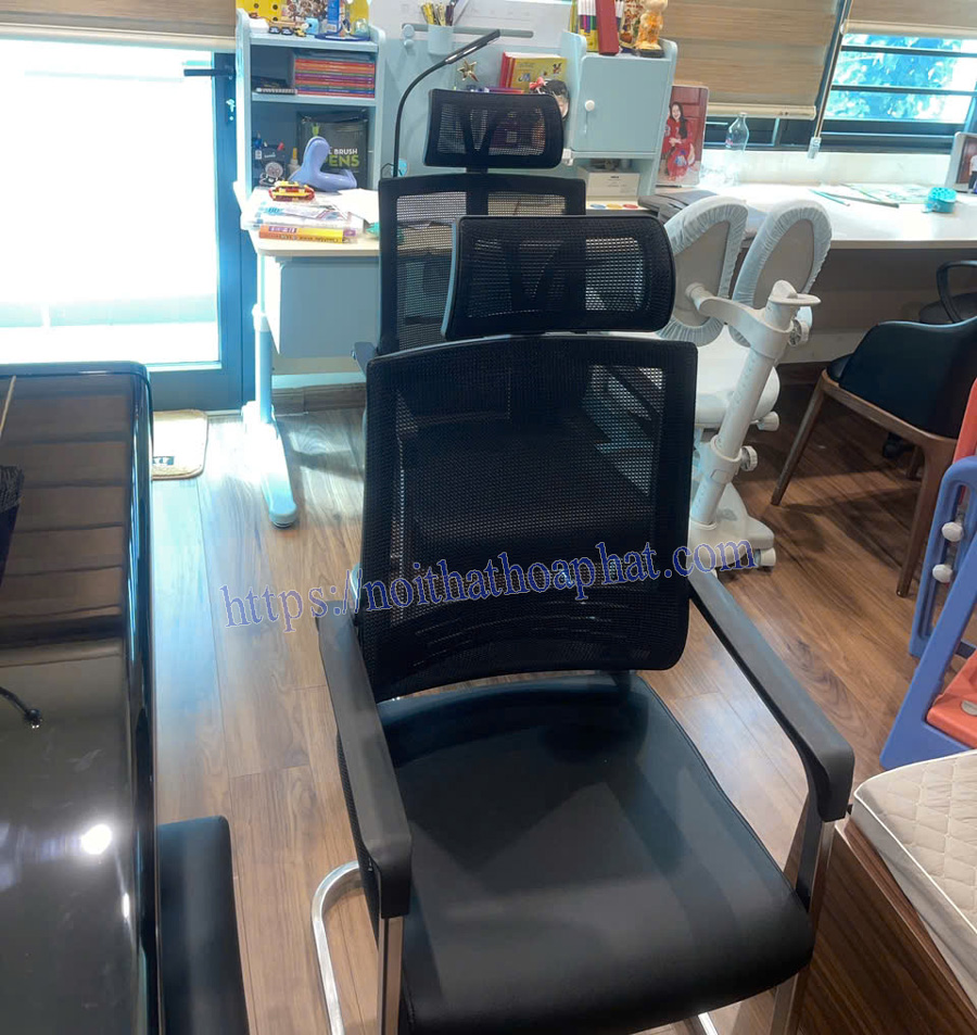 Hình ảnh thực tế của ghế lưới chân quỳ có tựa đầu GL423TD