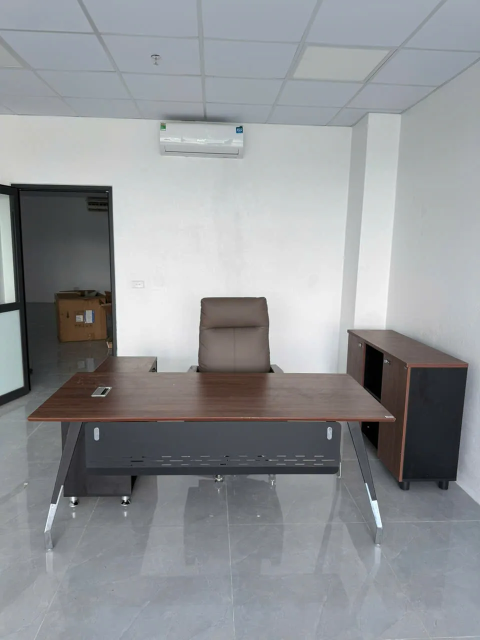 Bàn lãnh đạo 1m8 BRIP1880C15