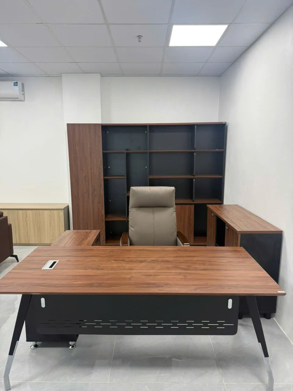 Bàn lãnh đạo 1m8 BRIP1880C15