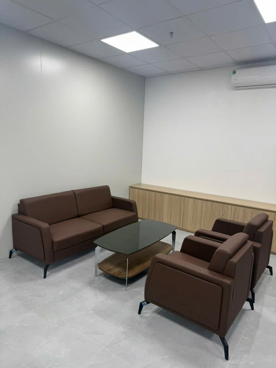 Hình Ảnh Thực Tế Bộ Sofa Da Văn Phòng Hòa Phát SF39 Cao Cấp