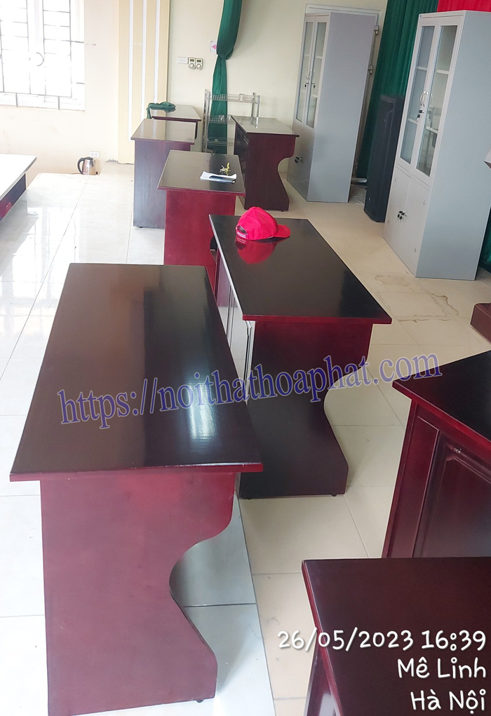 Lắp đặt bàn hội trường tại Nhà Văn Hóa thôn Hoàng Kim