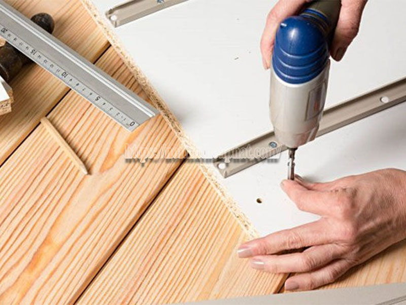 Dụng cụ cần thiết lắp bàn họp