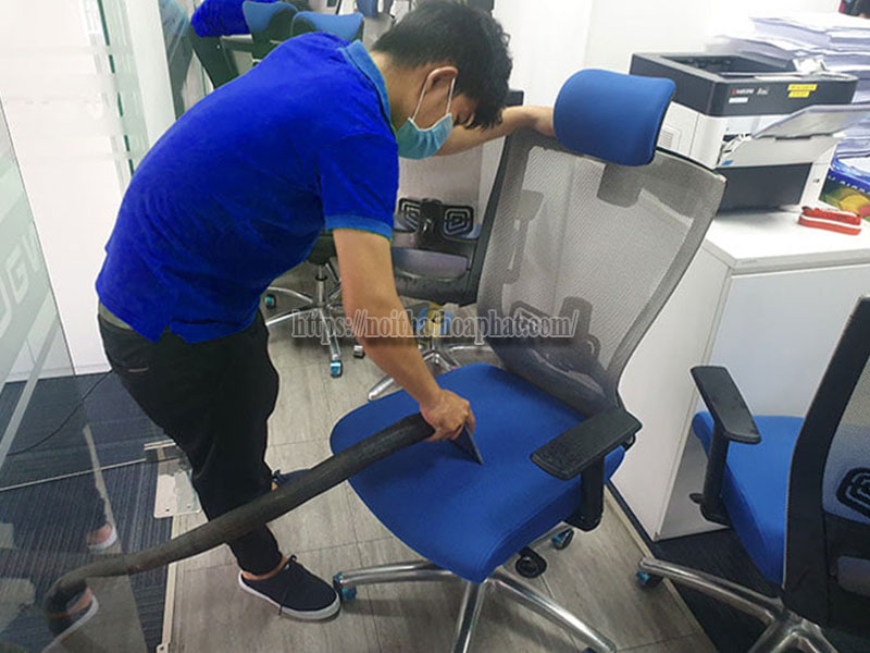 cách giặt ghế lưới văn phòng bị mốc