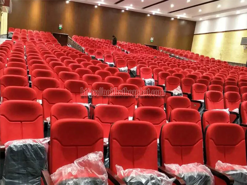 Nên Chọn Ghế Hội Trường Nhập Khẩu Hay Nội Địa