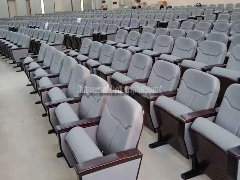 Nên Chọn Ghế Hội Trường Nhập Khẩu Hay Nội Địa? 5 Điểm Khác Biệt Cần Biết!