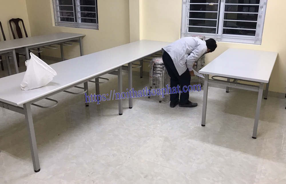 Hình ảnh bàn ăn công nhân Hòa Phát BA01-15