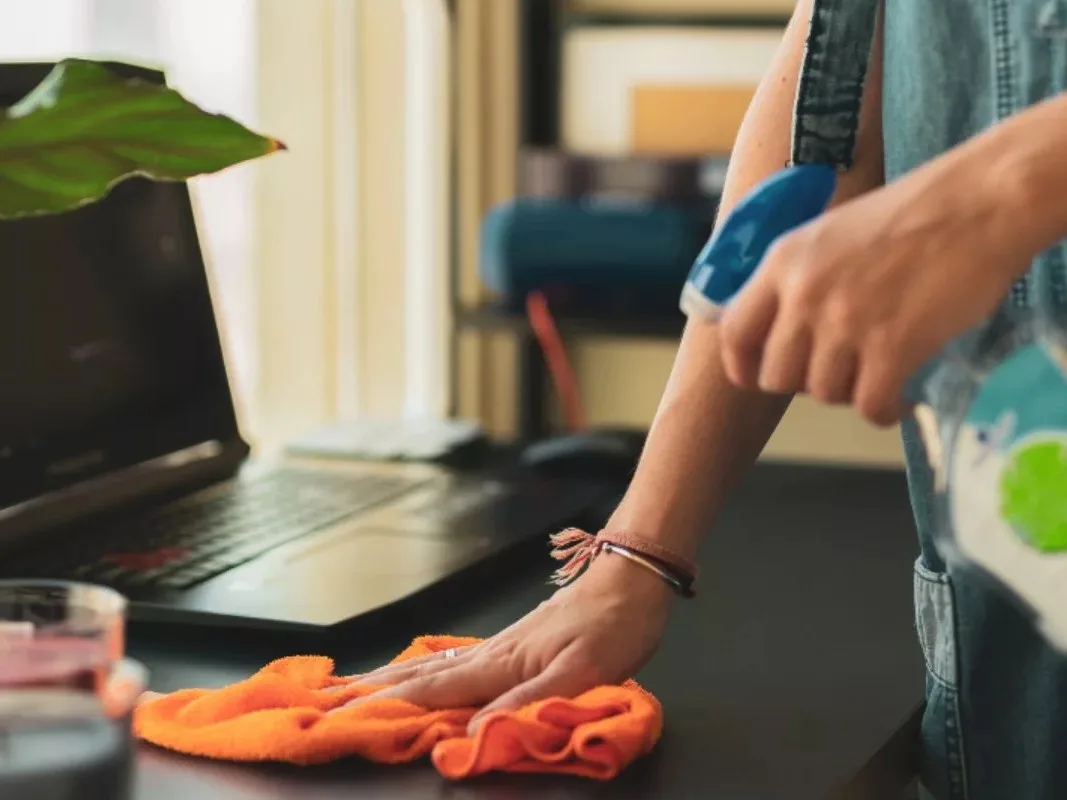 xử lý bàn làm việc hòa phát bị hỏng