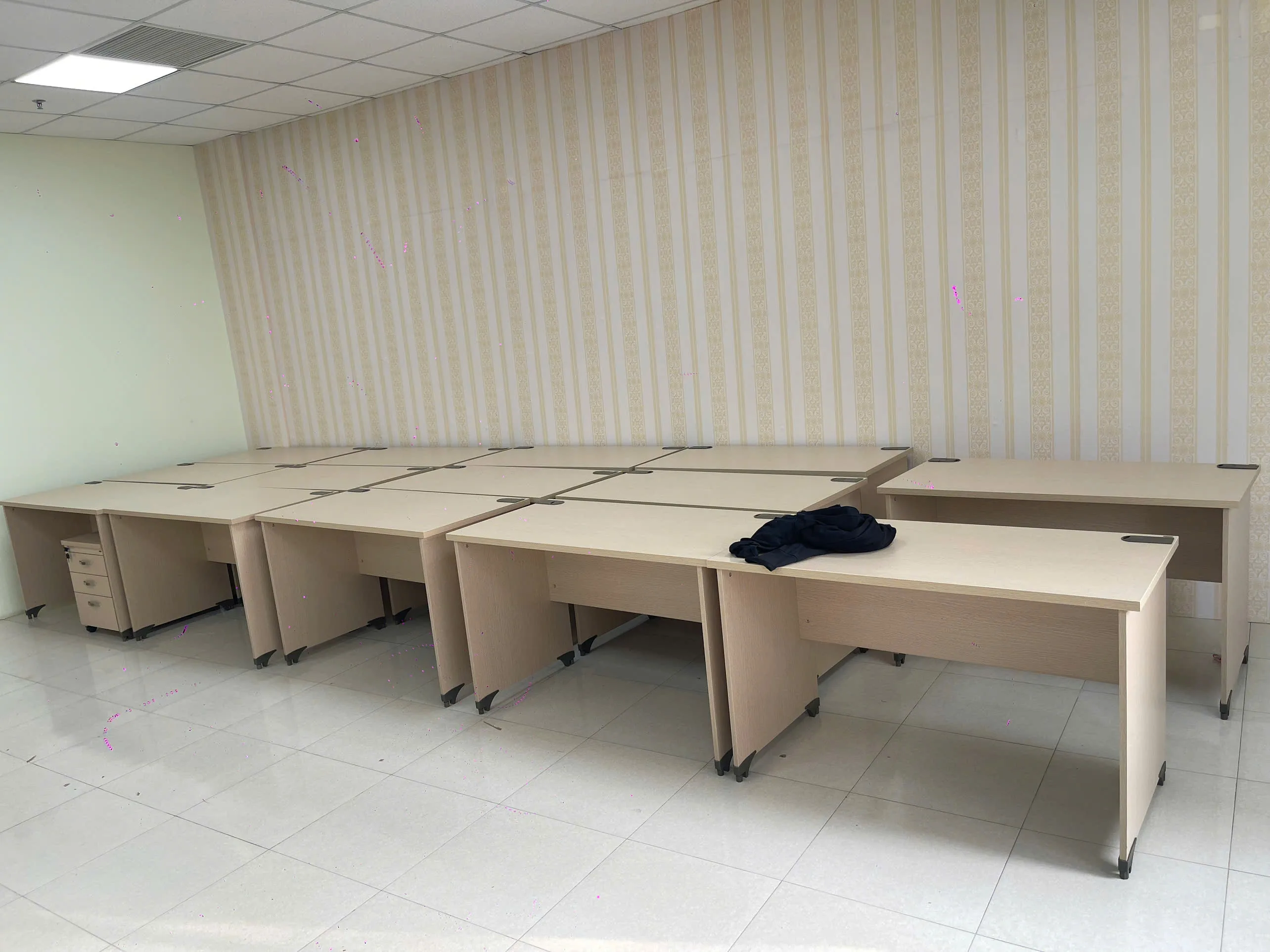 Báo giá bàn ghế làm việc cho 50 100 nhân viên