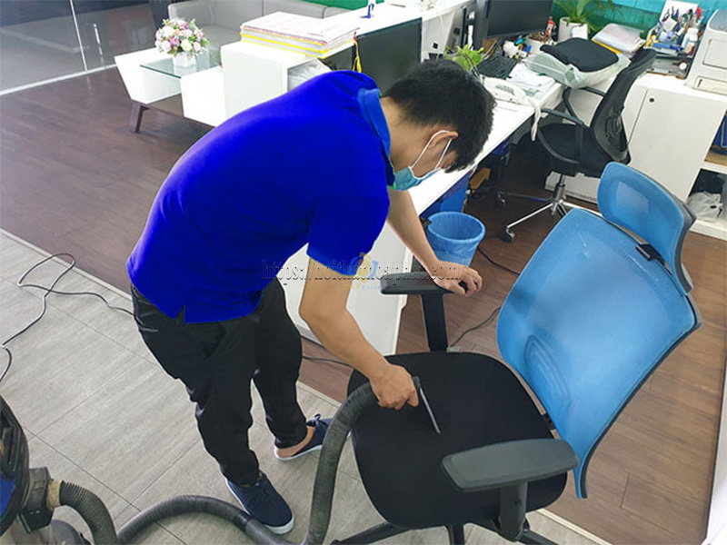 cách giặt ghế văn phòng tại nhà