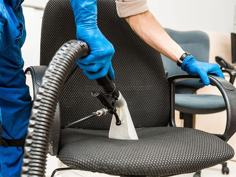 Vệ sinh ghế lưới tại nhà