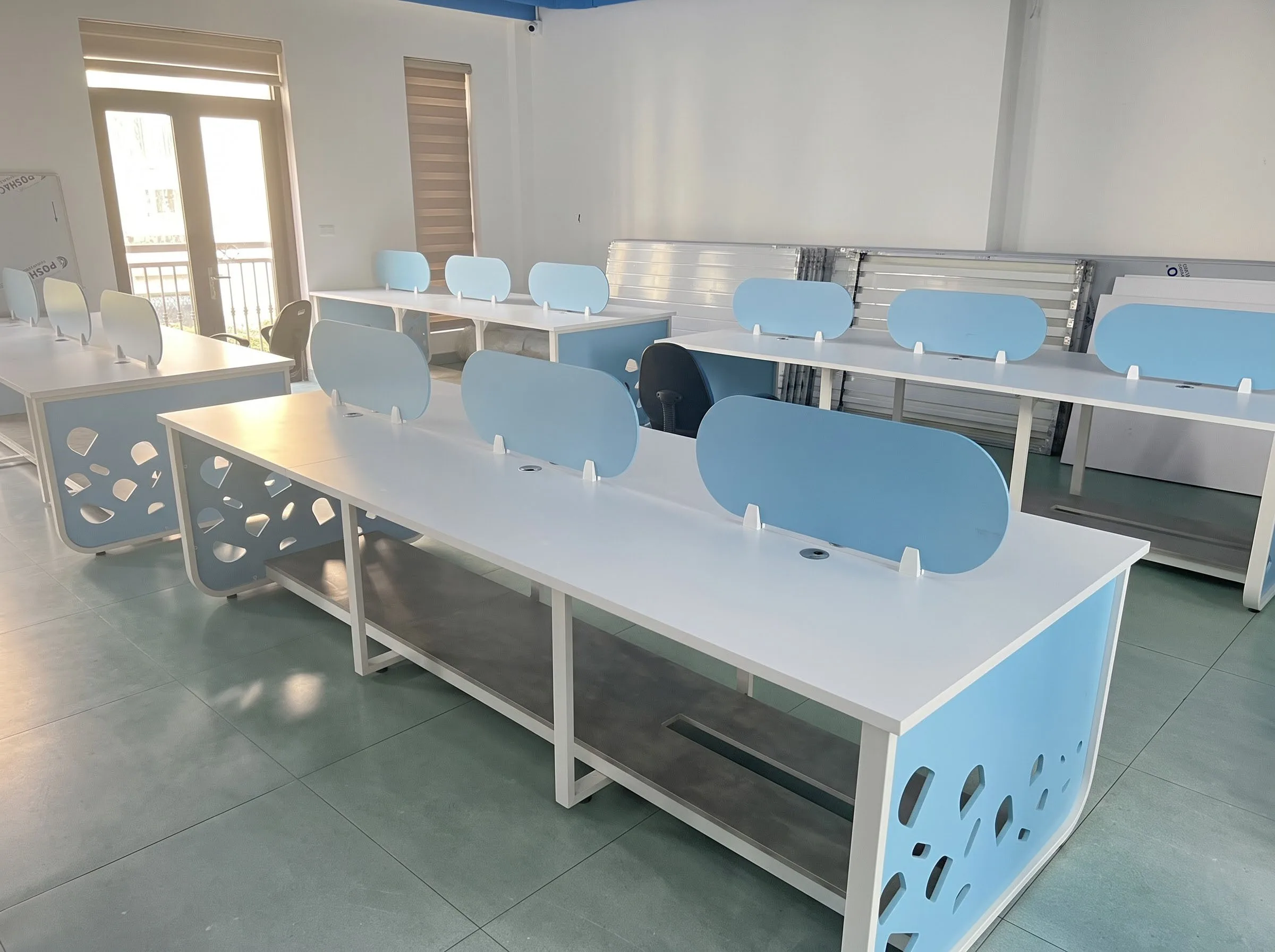 review bàn văn phòng hòa phát