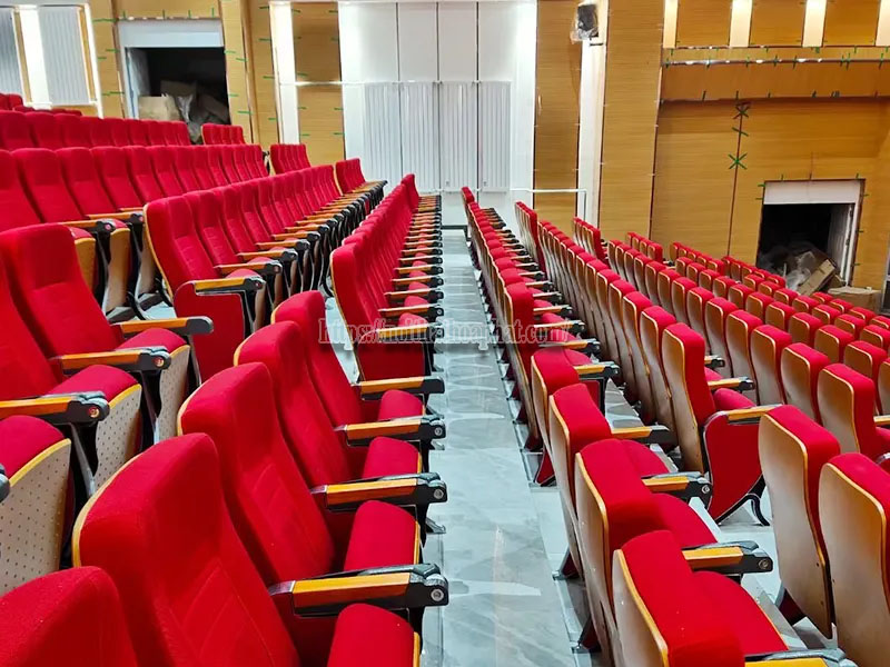 Ghế Hội Trường Nào Phù Hợp Nhất Cho Trung Tâm Hội Nghị Cao Cấp?