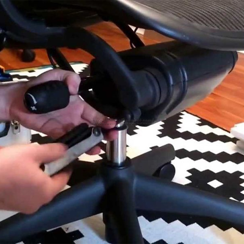 ghế văn phòng kêu khi ngả lưng