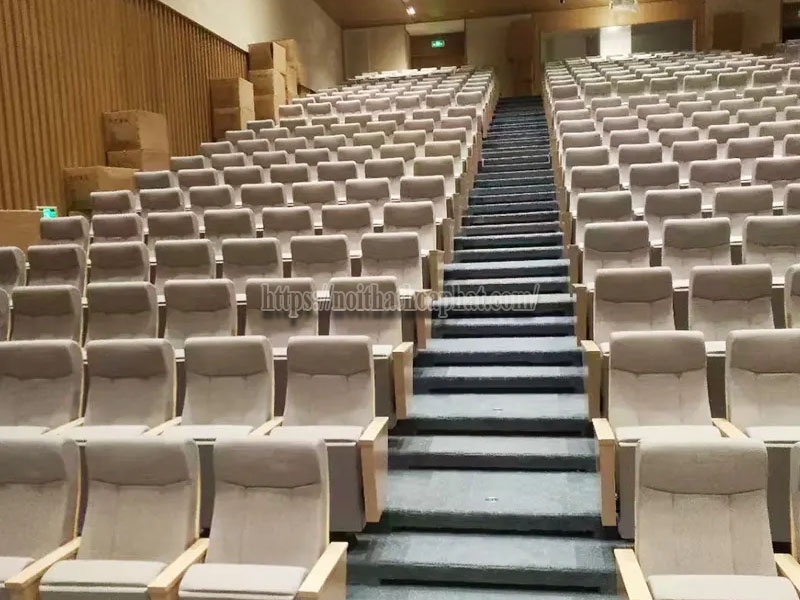 Nên Chọn Ghế Hội Trường Nhập Khẩu Hay Nội Địa? 5 Điểm Khác Biệt Cần Biết!