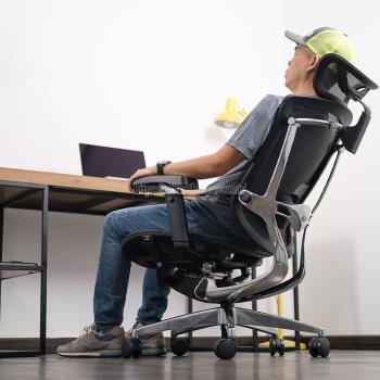 Cách Ngồi Ghế Lưới Đúng Tư Thế: Đừng Để Cột Sống Kêu Cứu